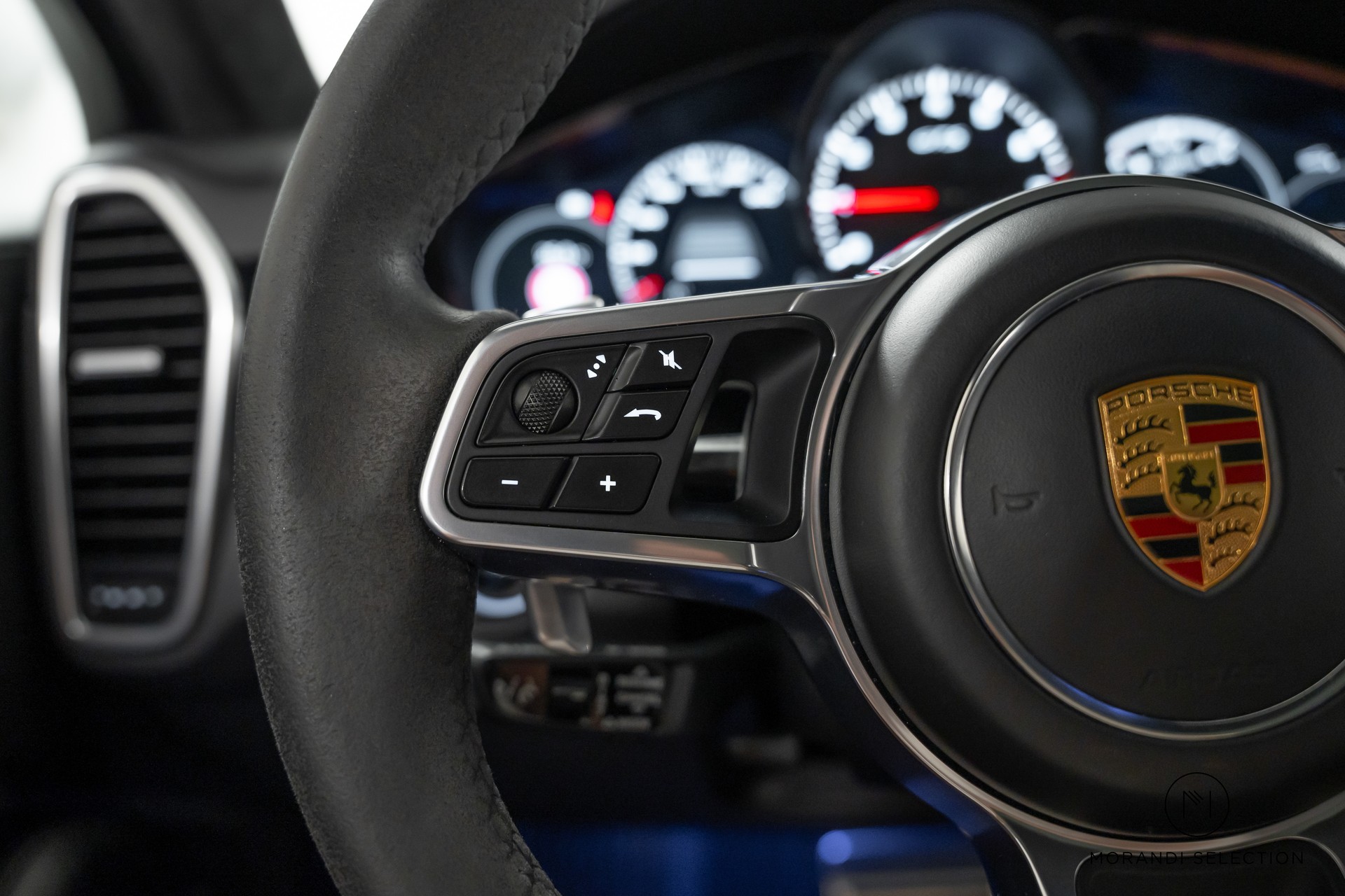 PORSCHE Cayenne Coupé 4.0 V8 GTS-image-24