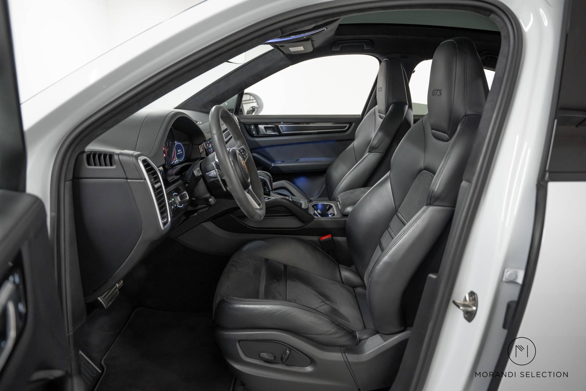 PORSCHE Cayenne Coupé 4.0 V8 GTS-image-13