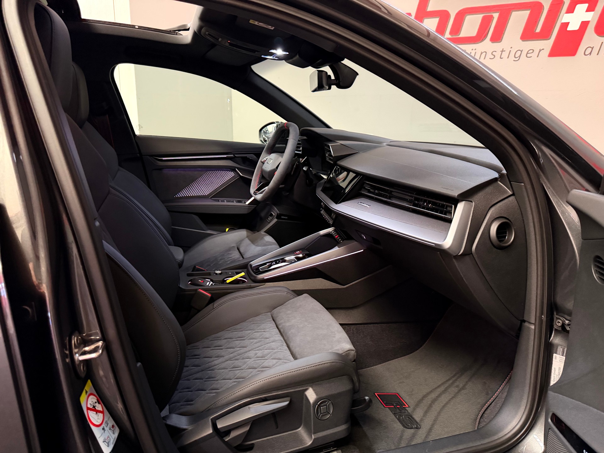 AUDI RS3 Sportback 2.5 TSI quattro S-tronic-image-16