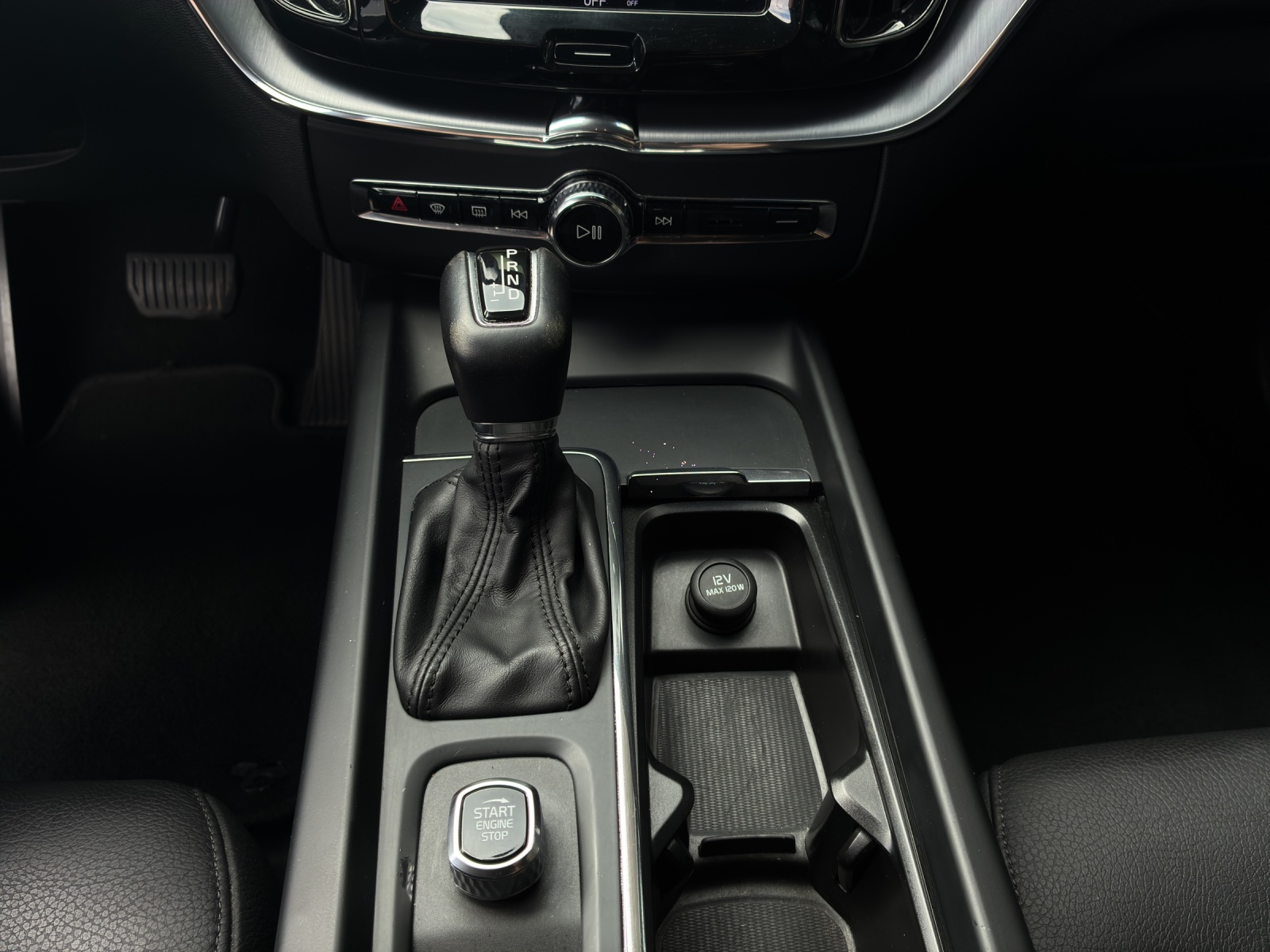 VOLVO XC60 2.0 D4 Momentum AWD-image-17