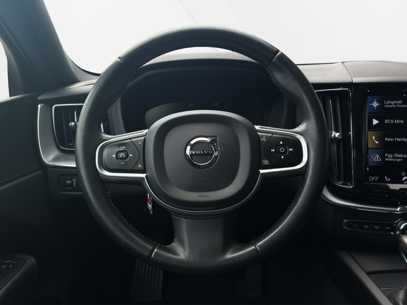 VOLVO XC60 2.0 D4 Momentum AWD-image-11