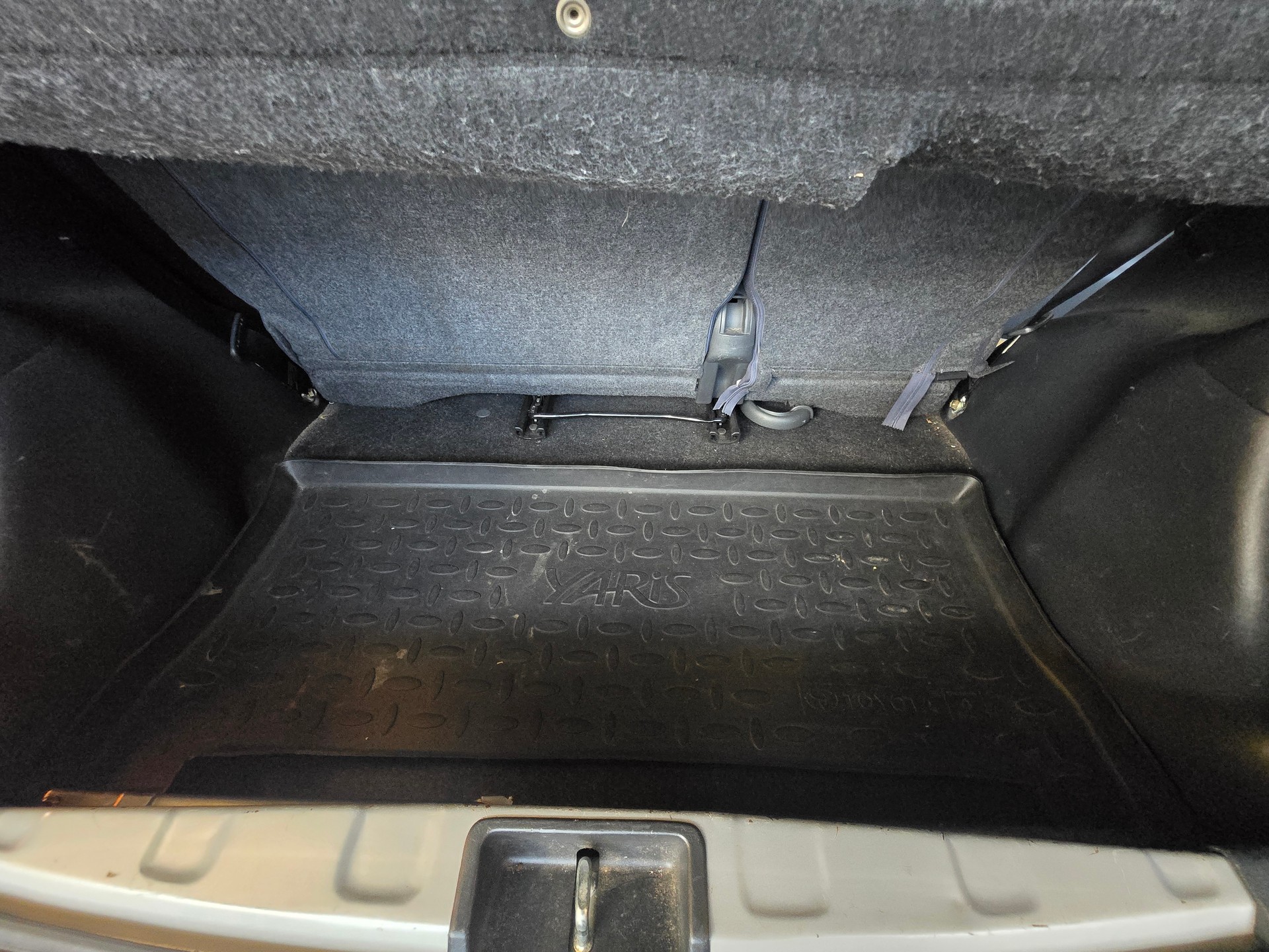TOYOTA Yaris 1.3 Linea Luna-image-10