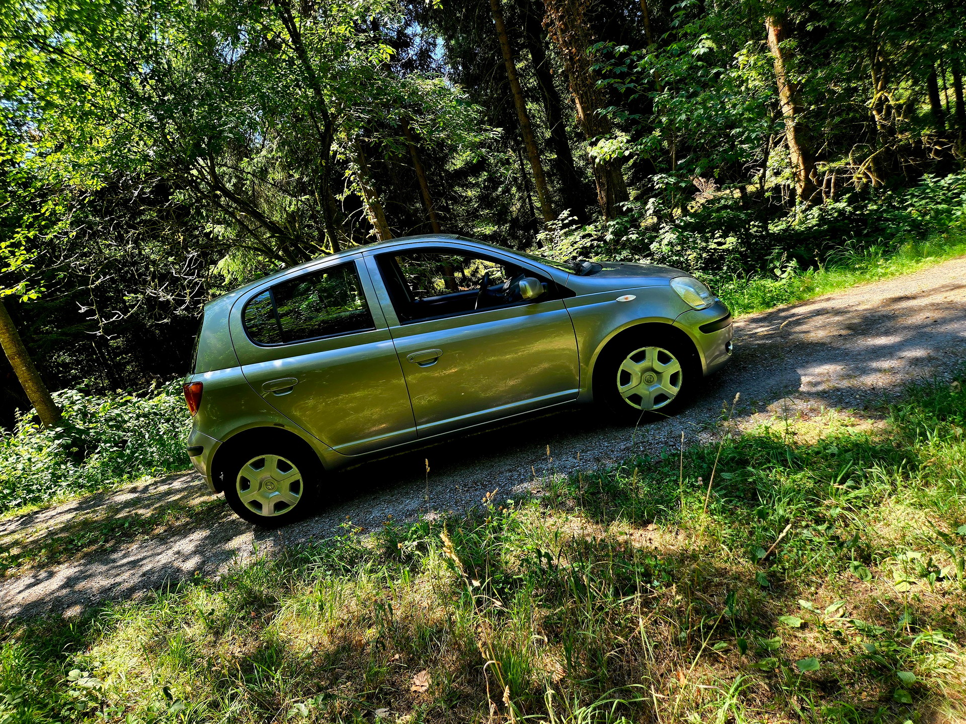 TOYOTA Yaris 1.3 Linea Luna-image-5