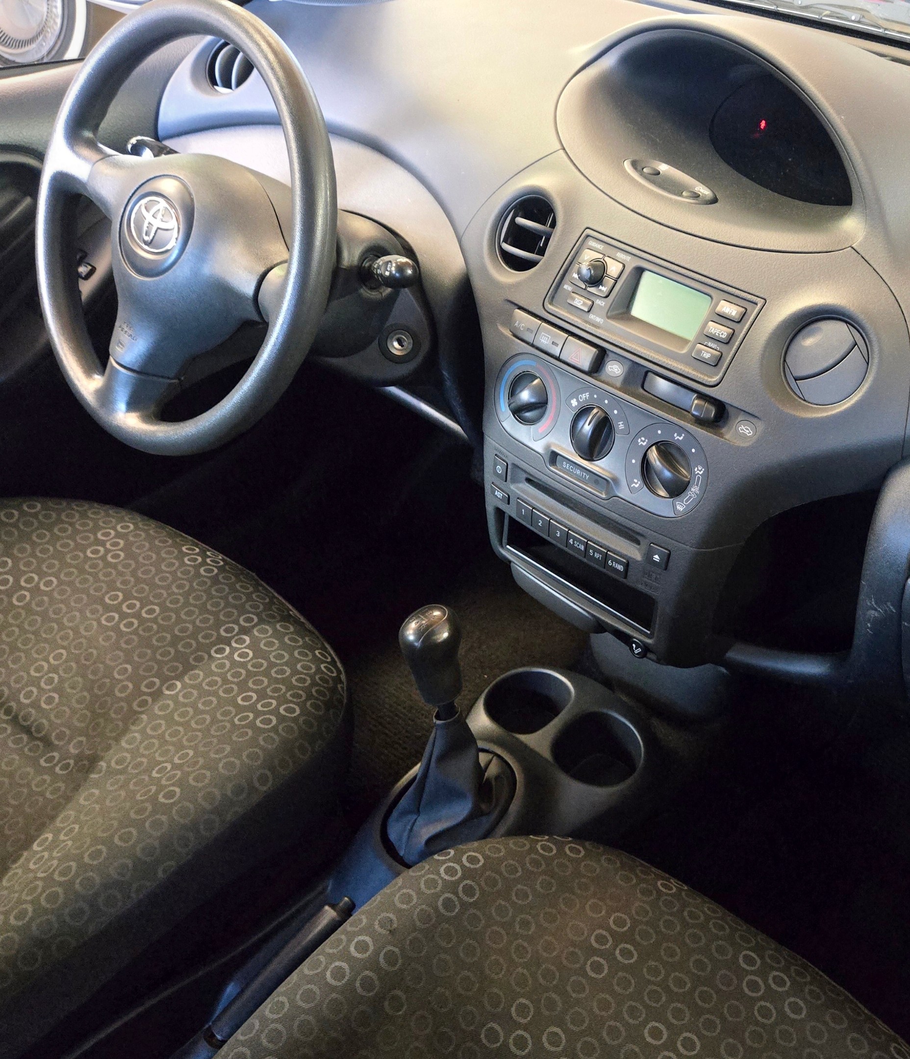 TOYOTA Yaris 1.3 Linea Luna-image-4