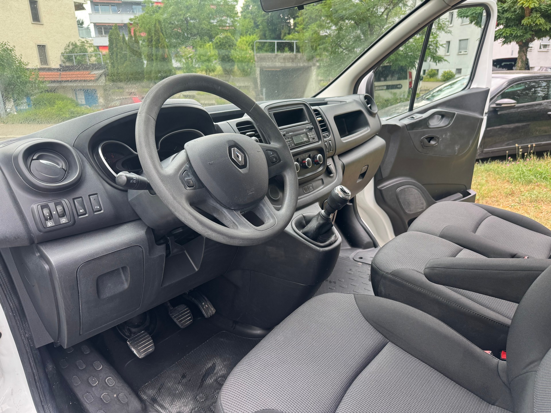 RENAULT Trafic 2.0 Energy dCi 120 3.0t Business L1H1-image-4