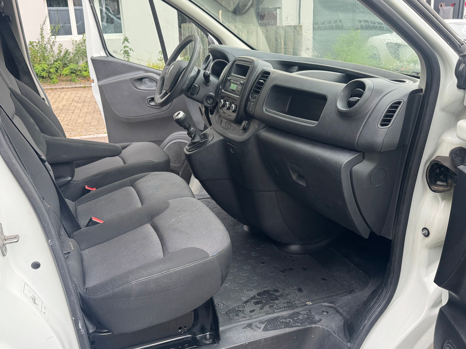 RENAULT Trafic 2.0 Energy dCi 120 3.0t Business L1H1-image-6
