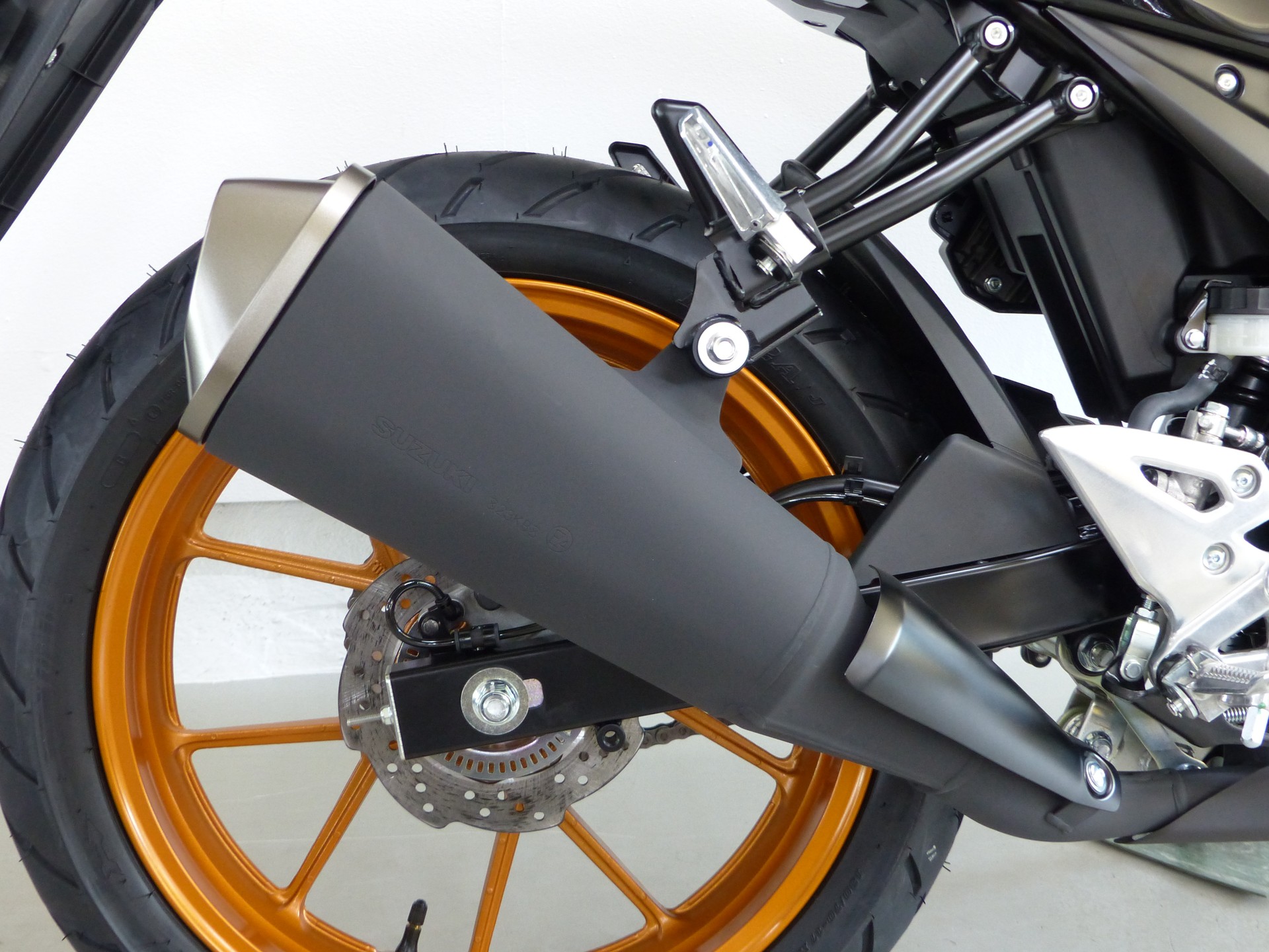 SUZUKI GSX-R 125 ABS-showroom-element-2