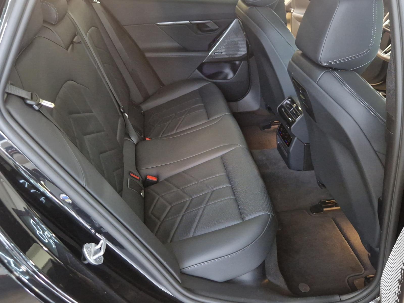 BMW 520d xDrive Touring-image-13