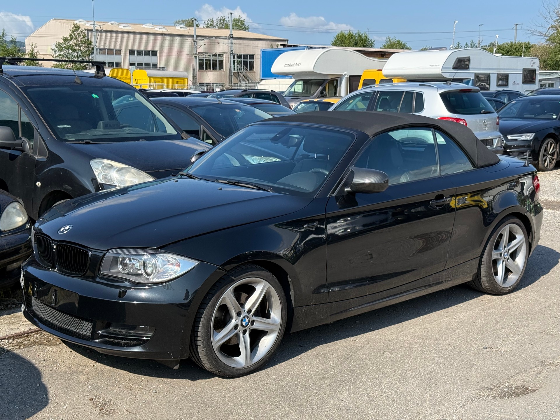 BMW 120i Cabrio-image-2