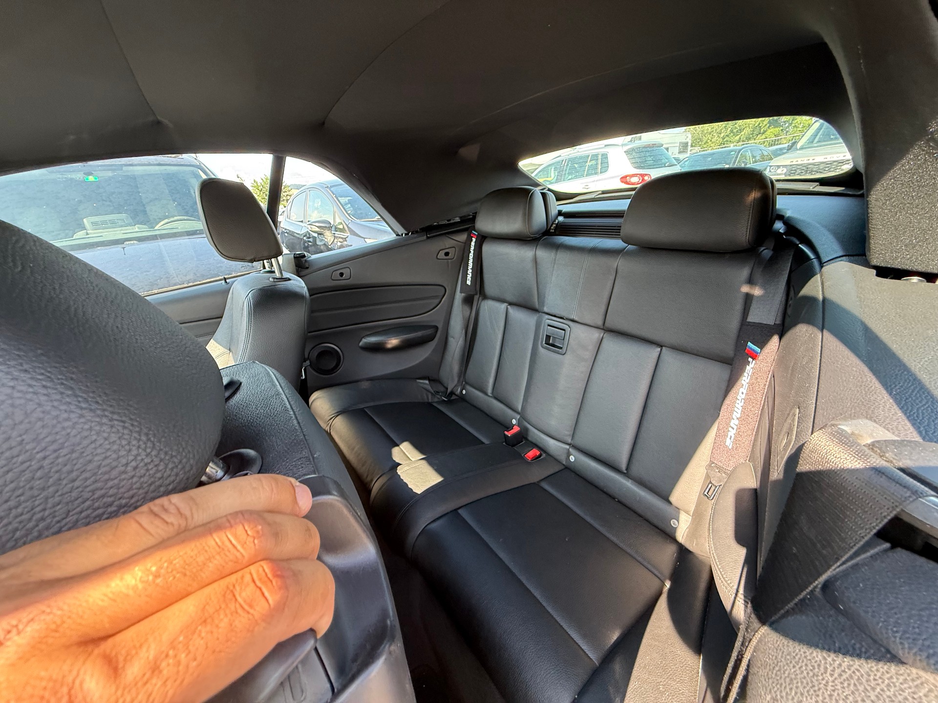 BMW 120i Cabrio-image-14