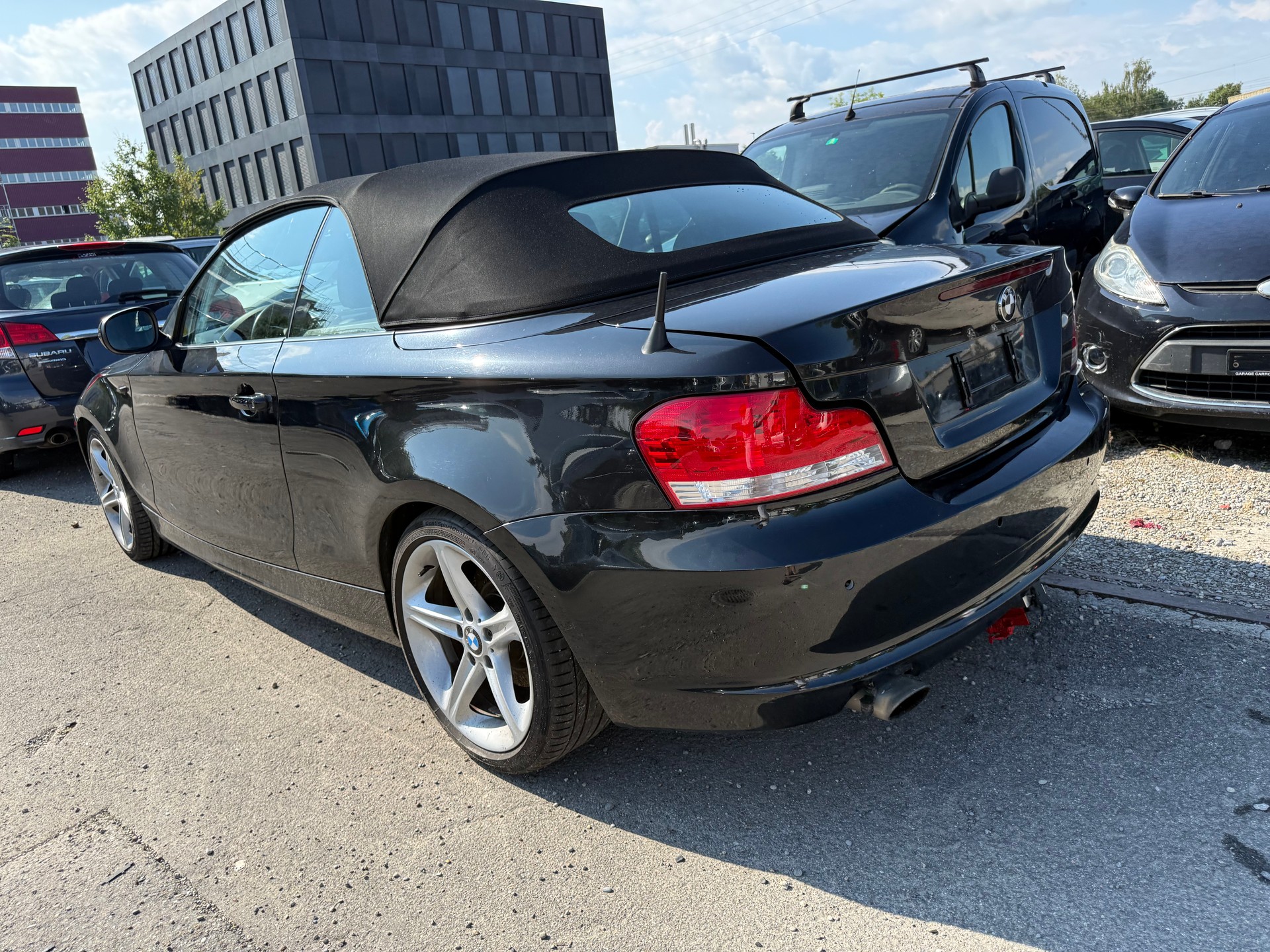 BMW 120i Cabrio-image-9