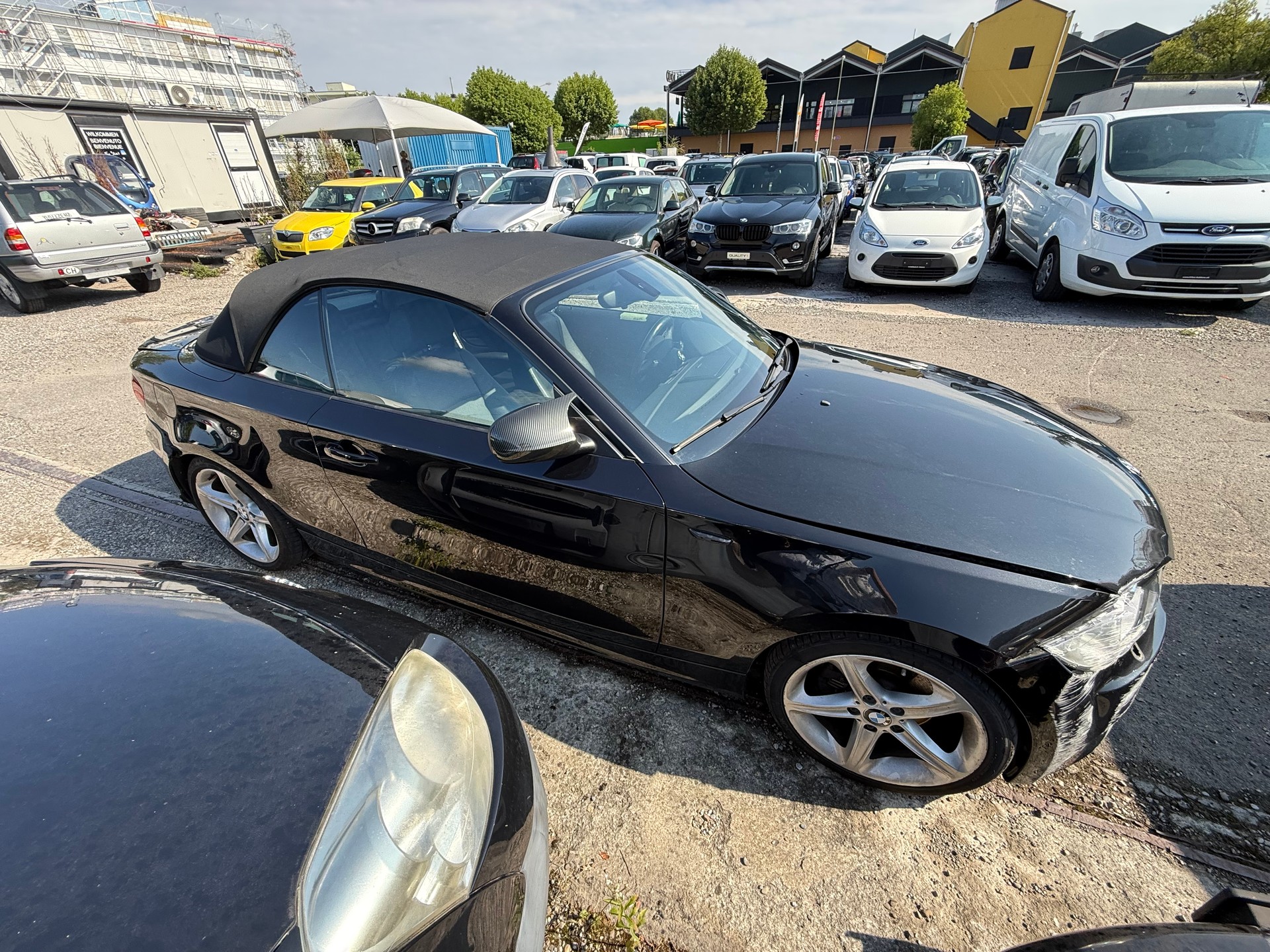 BMW 120i Cabrio-image-6
