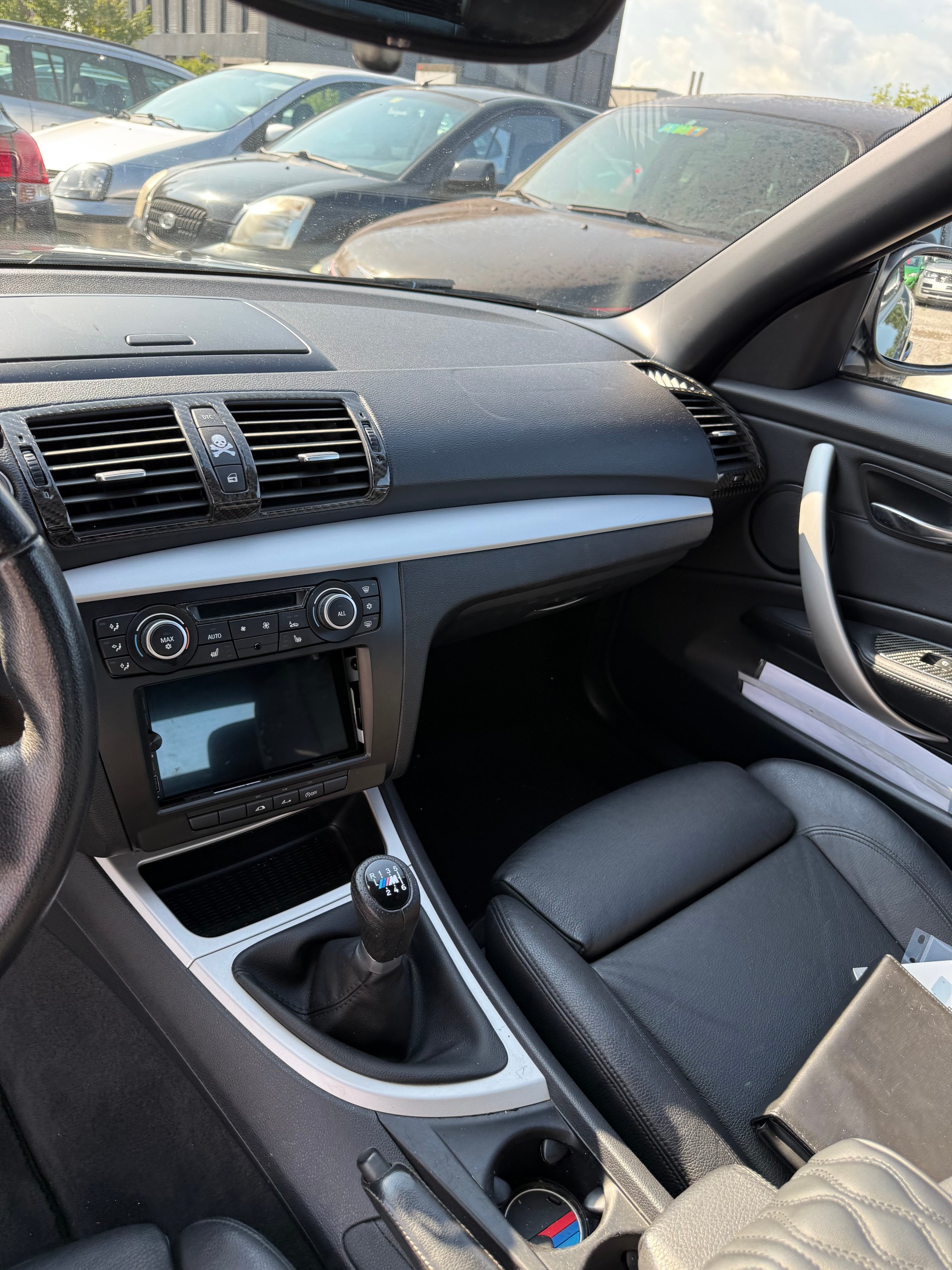 BMW 120i Cabrio-image-13