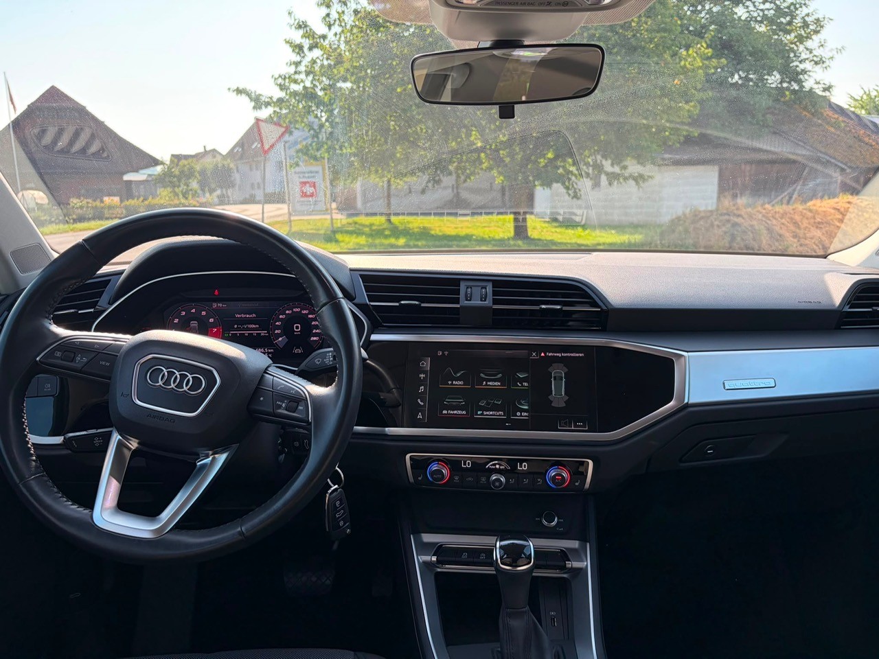AUDI Q3 40 TFSI advanced quattro S-tronic-image-6