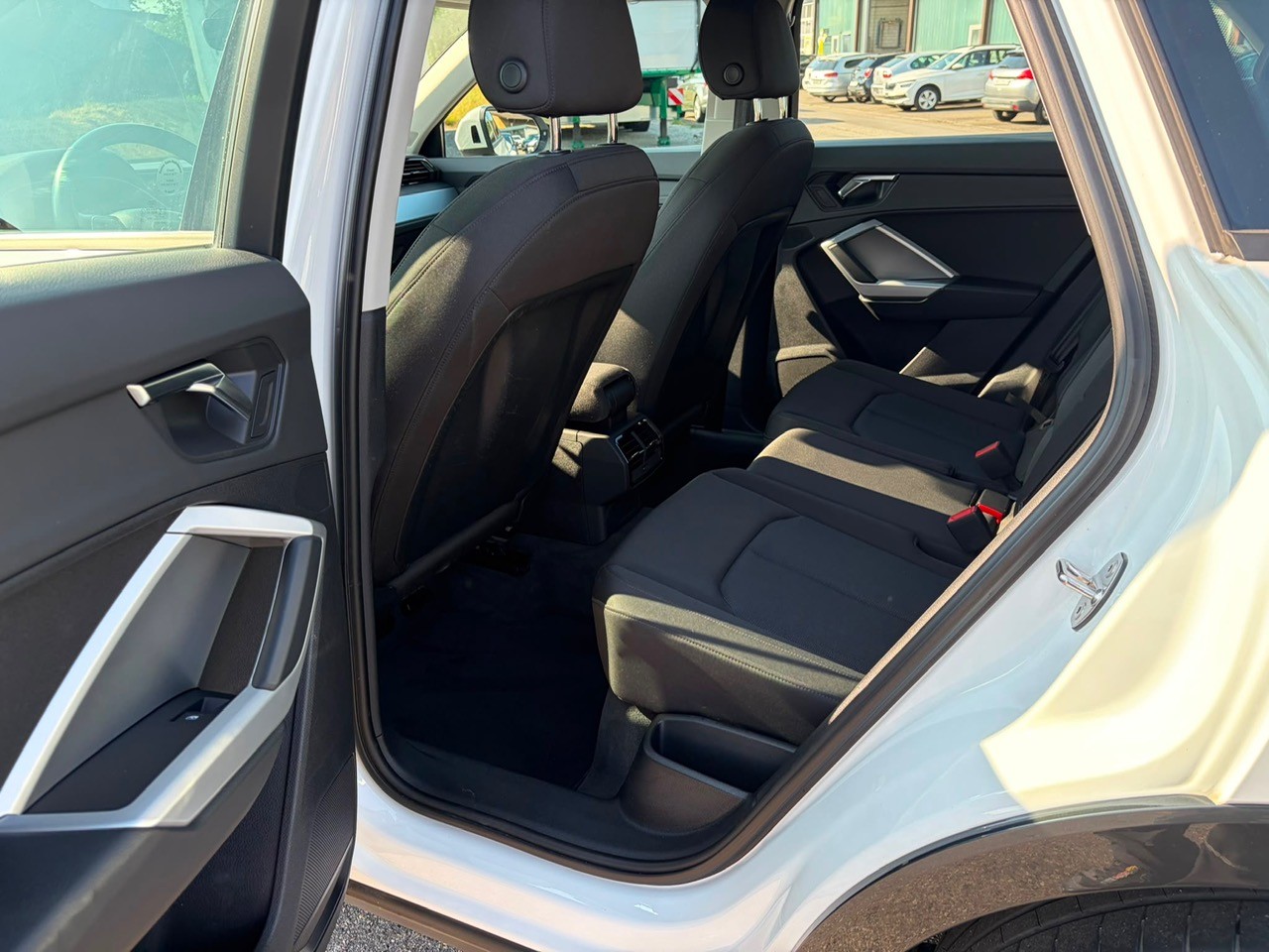 AUDI Q3 40 TFSI advanced quattro S-tronic-image-8