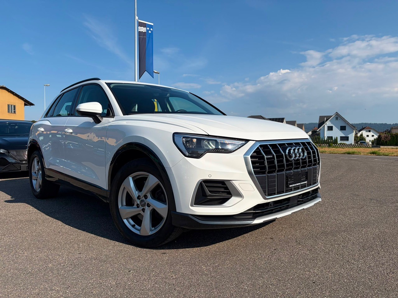 AUDI Q3 40 TFSI advanced quattro S-tronic-image-2