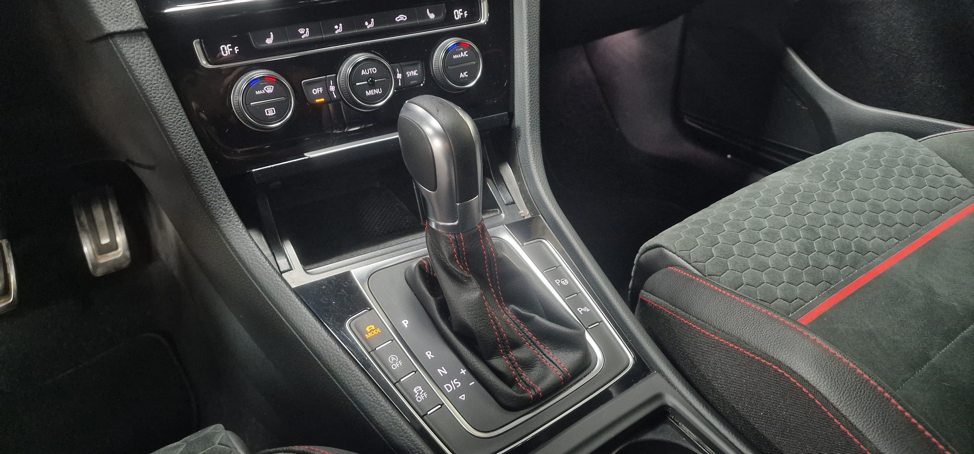 VW Golf 2.0 TSI GTI Performance DSG-image-14