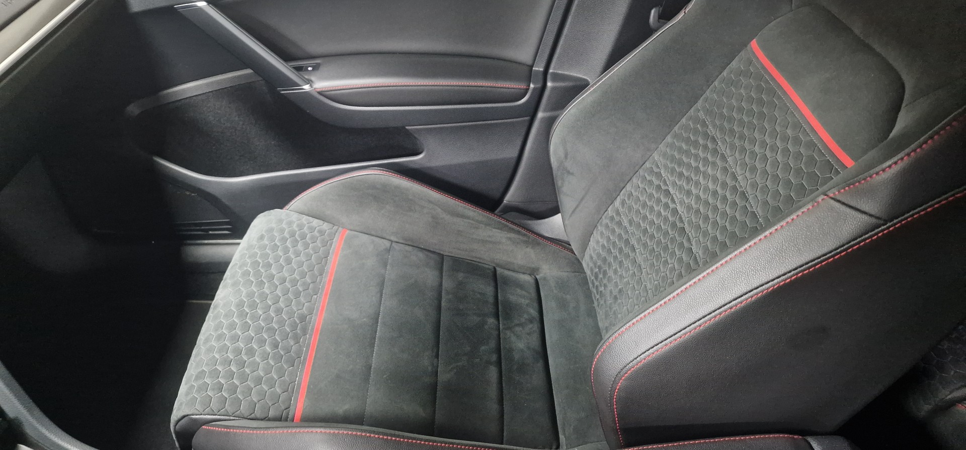VW Golf 2.0 TSI GTI Performance DSG-image-25