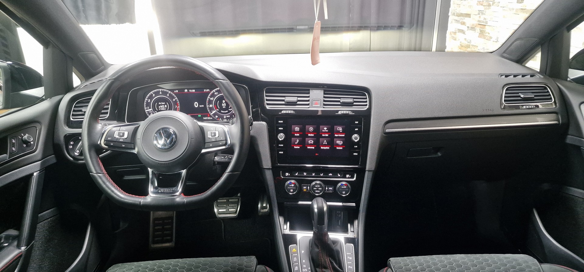 VW Golf 2.0 TSI GTI Performance DSG-image-22