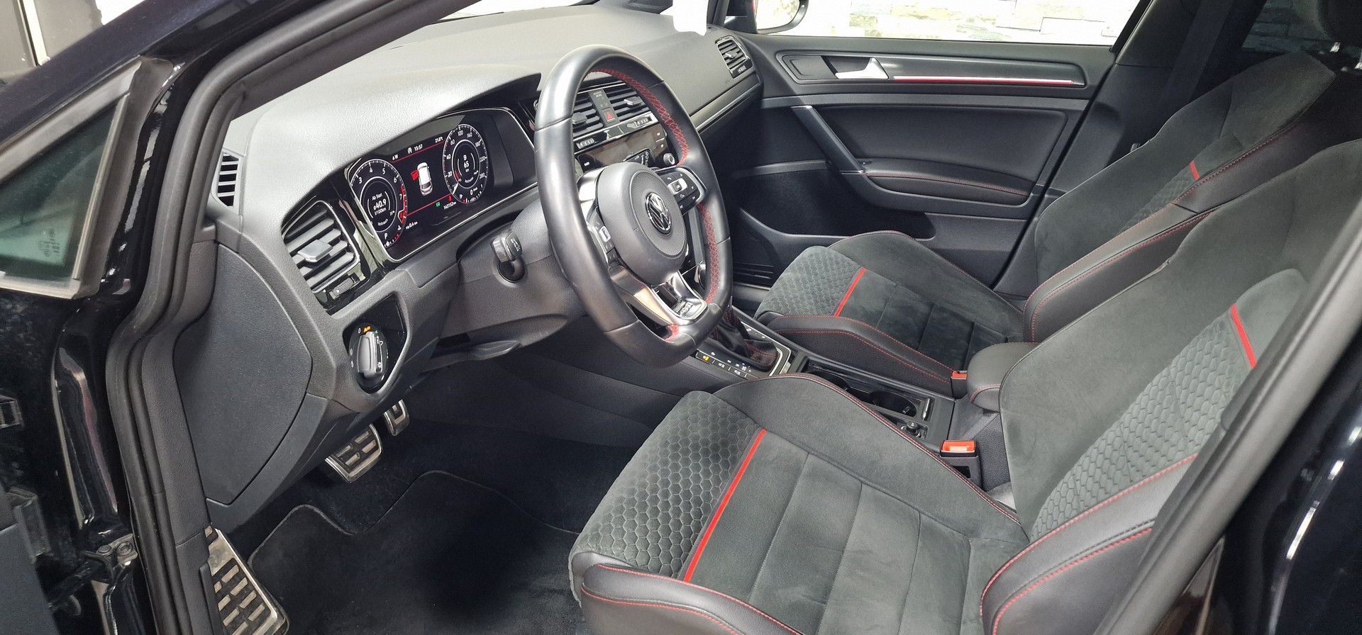 VW Golf 2.0 TSI GTI Performance DSG-image-10