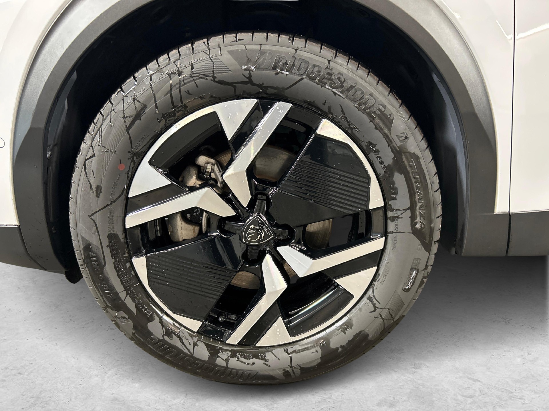 PEUGEOT 2008 1.2 Hybrid 145 GT-image-13