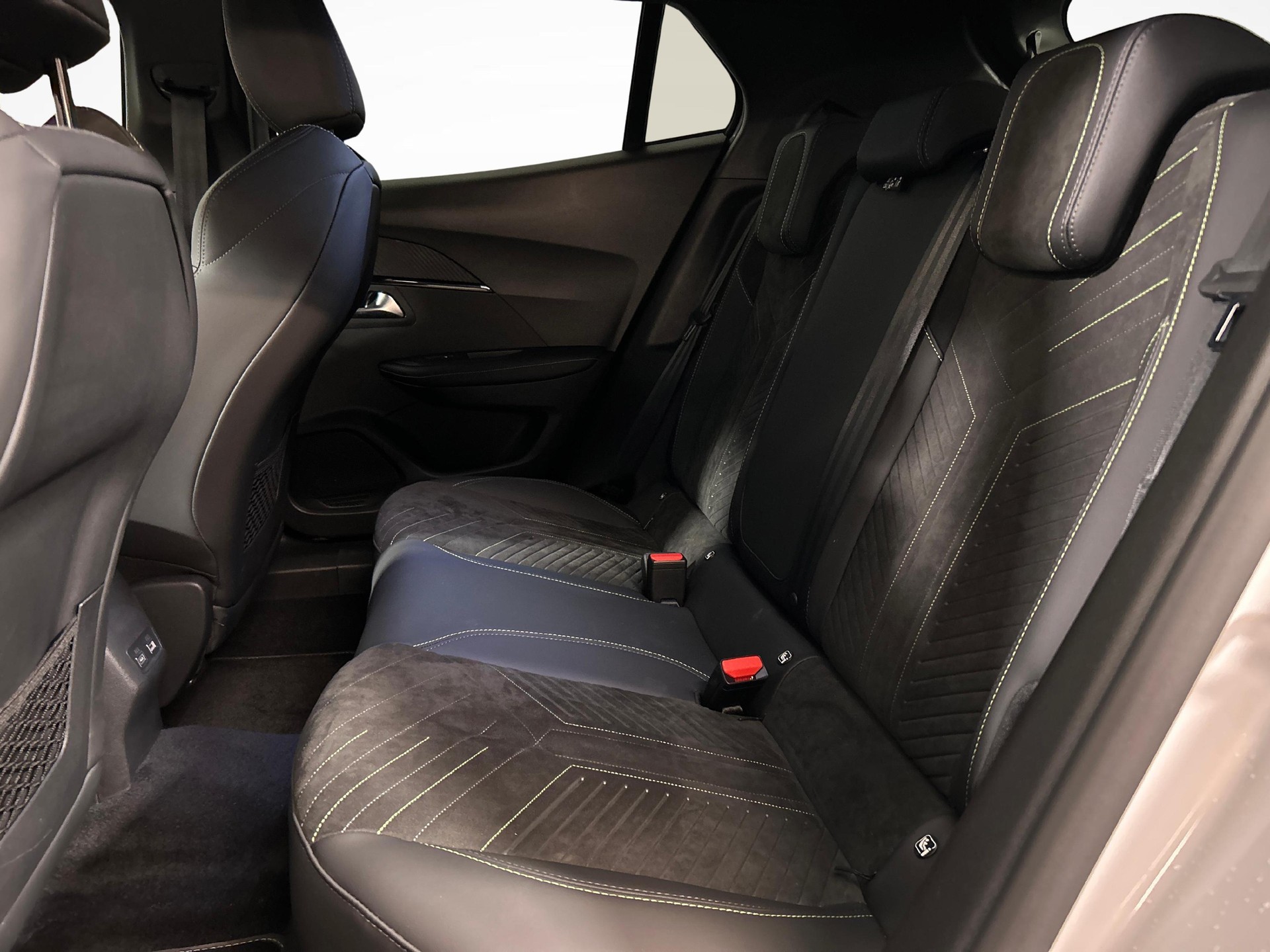 PEUGEOT 2008 1.2 Hybrid 145 GT-image-7