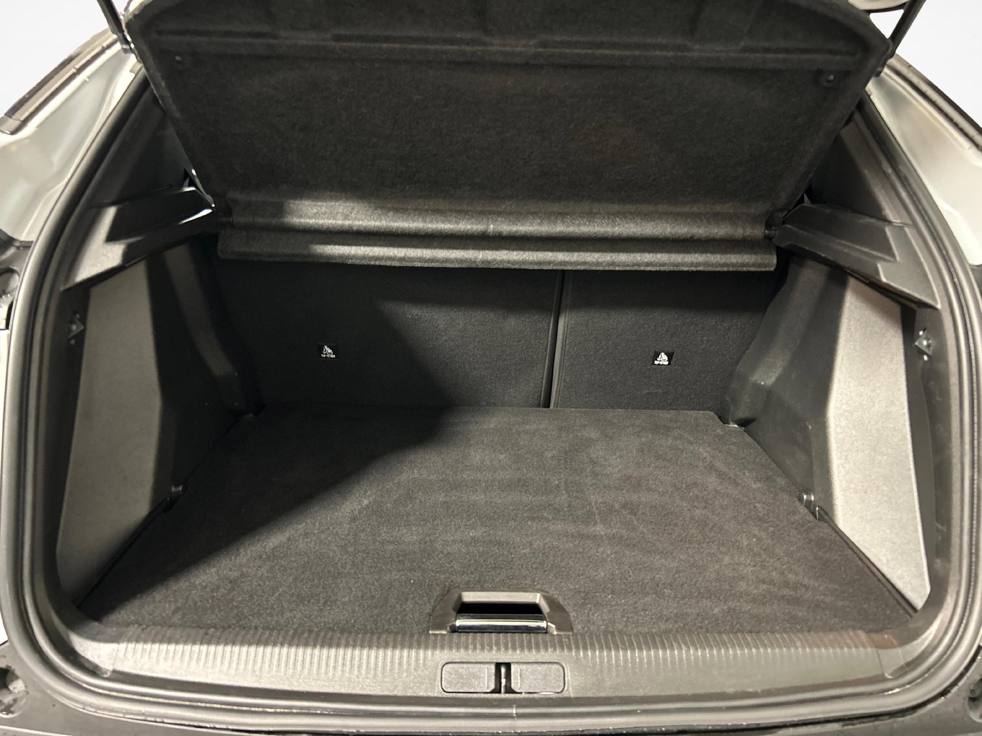 PEUGEOT 2008 1.2 Hybrid 145 GT-image-5