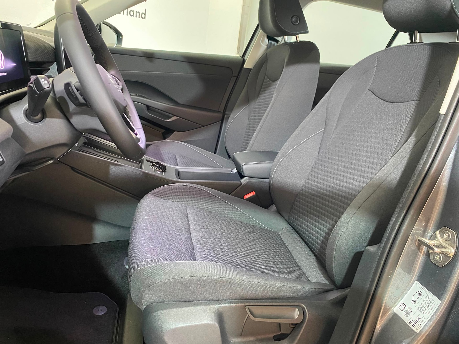 VW T-Roc 1.5 eTSI mHEV Trend DSG-image-6