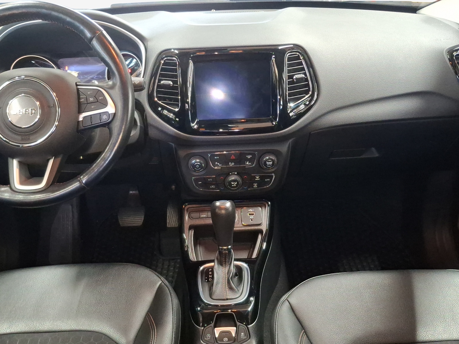 JEEP Compass 4x2 1.3 Turbo Limited DKG-image-10