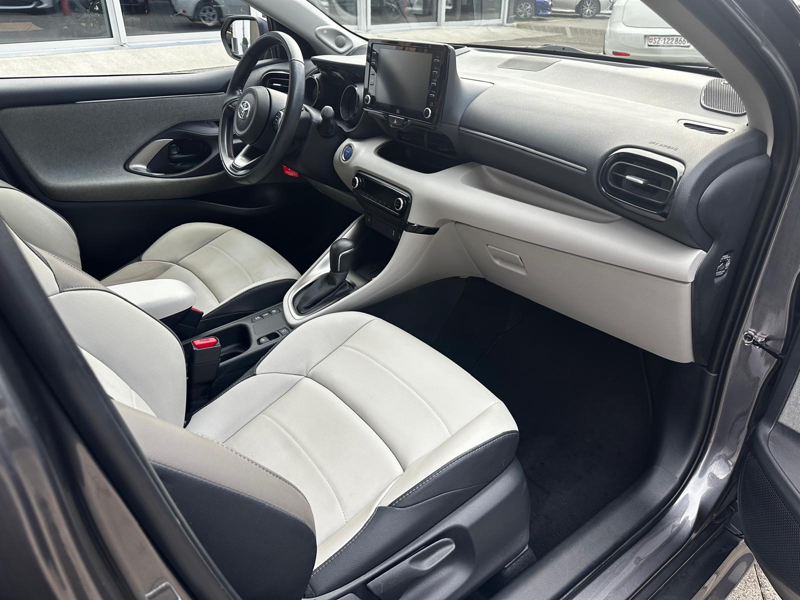 TOYOTA Yaris 1.5 VVT-i HSD Premium-image-12
