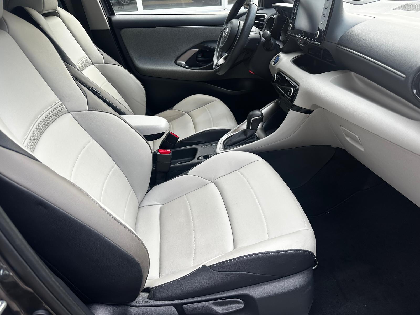 TOYOTA Yaris 1.5 VVT-i HSD Premium-image-13
