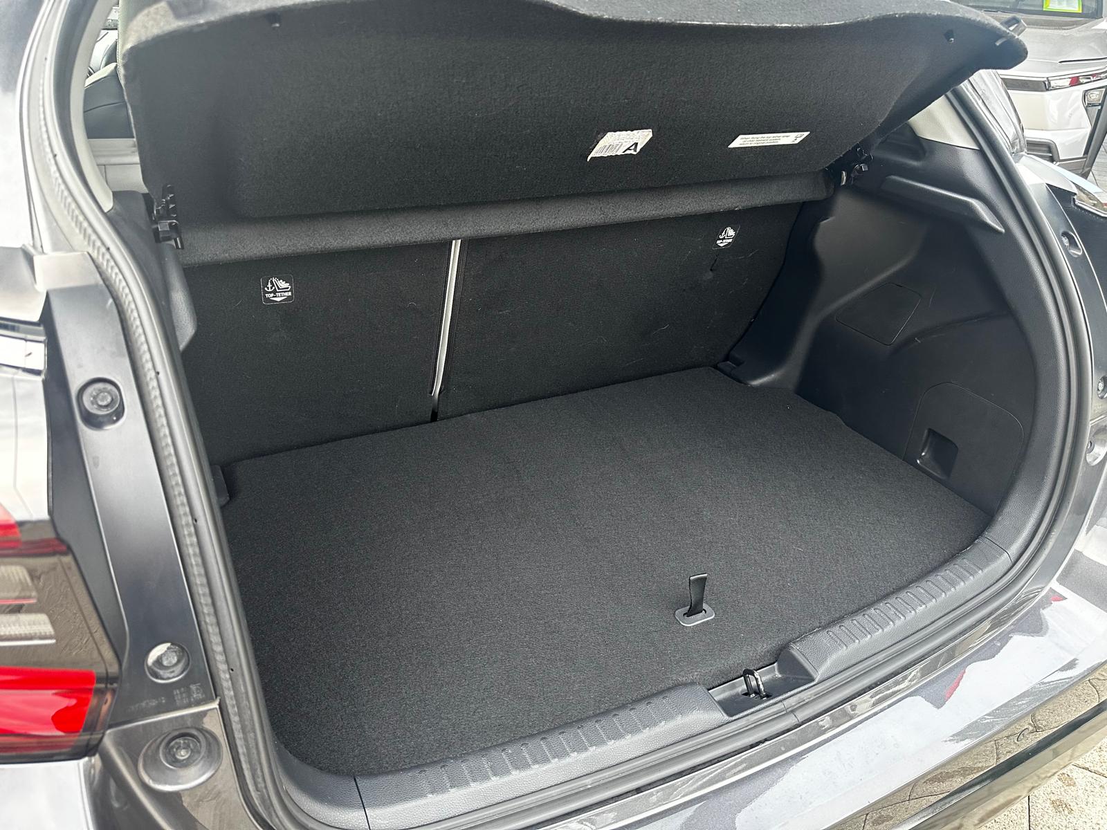 TOYOTA Yaris 1.5 VVT-i HSD Premium-image-6