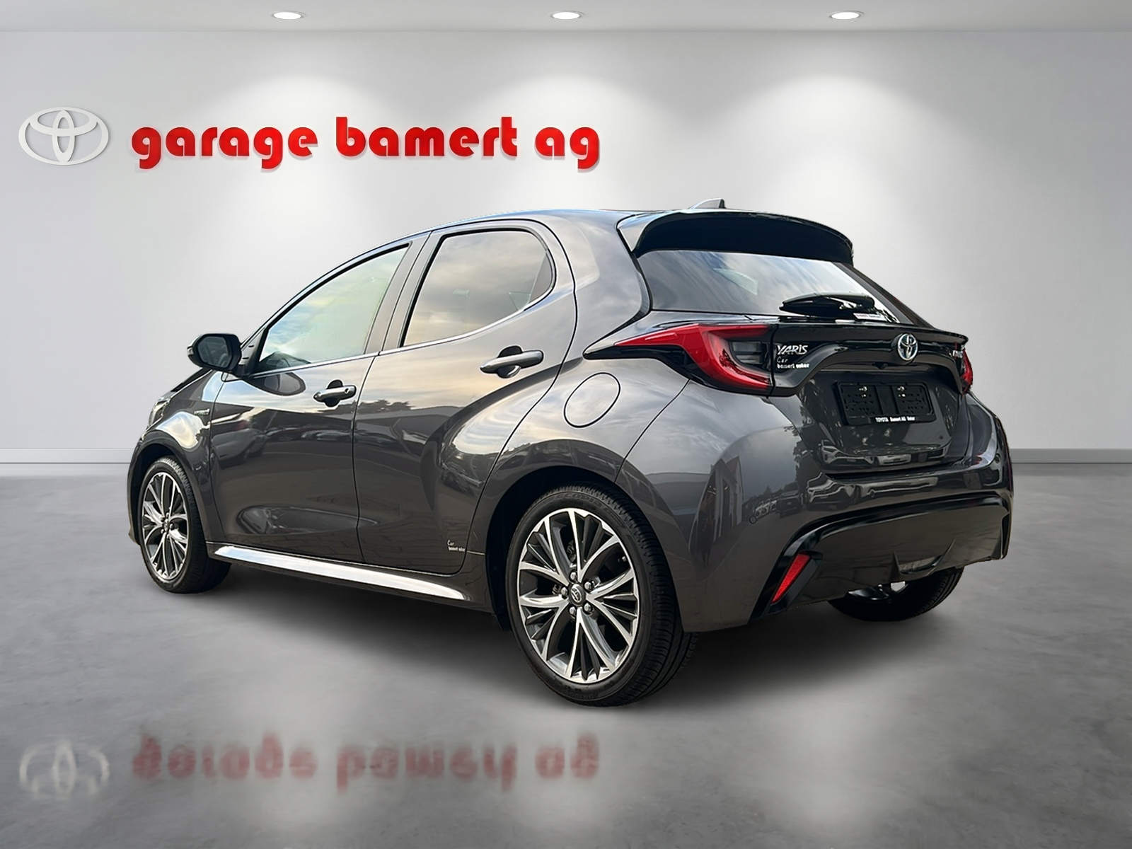 TOYOTA Yaris 1.5 VVT-i HSD Premium-image-3