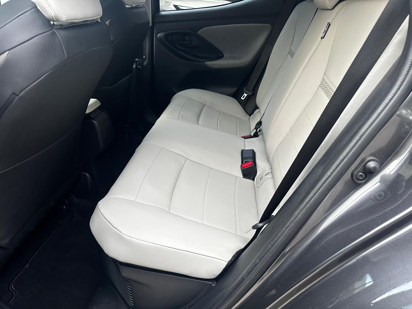 TOYOTA Yaris 1.5 VVT-i HSD Premium-image-9