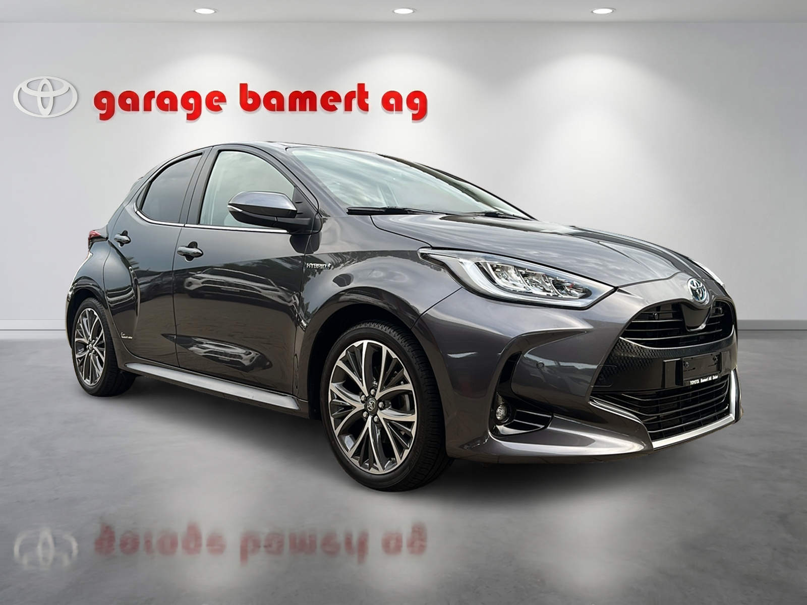 TOYOTA Yaris 1.5 VVT-i HSD Premium-image-2