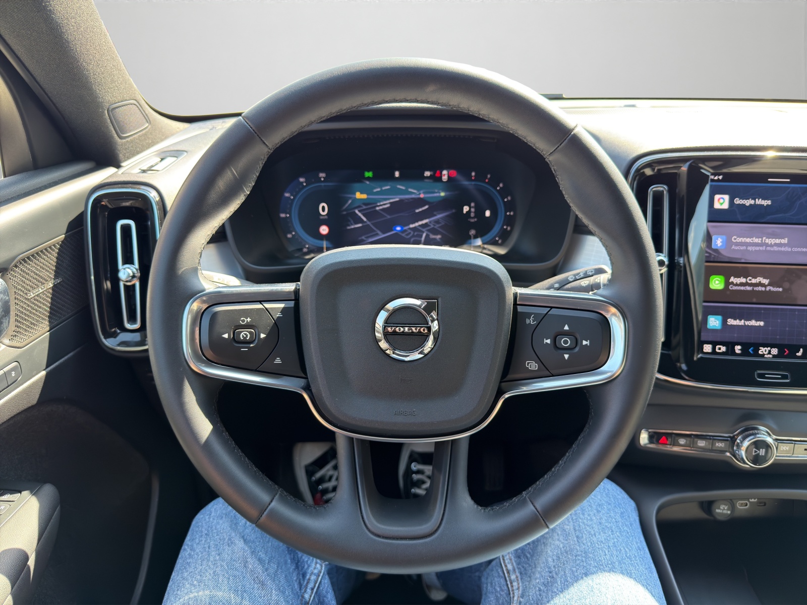 VOLVO XC40 2.0 B3 MH Plus Dark-image-10