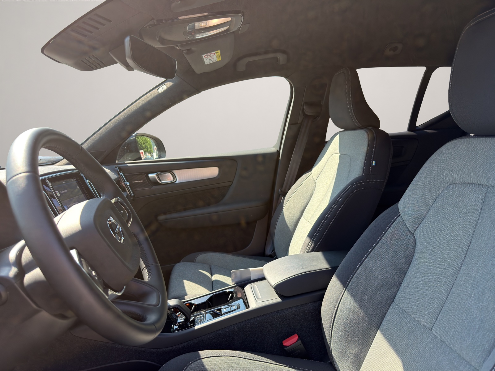 VOLVO XC40 2.0 B3 MH Plus Dark-image-8