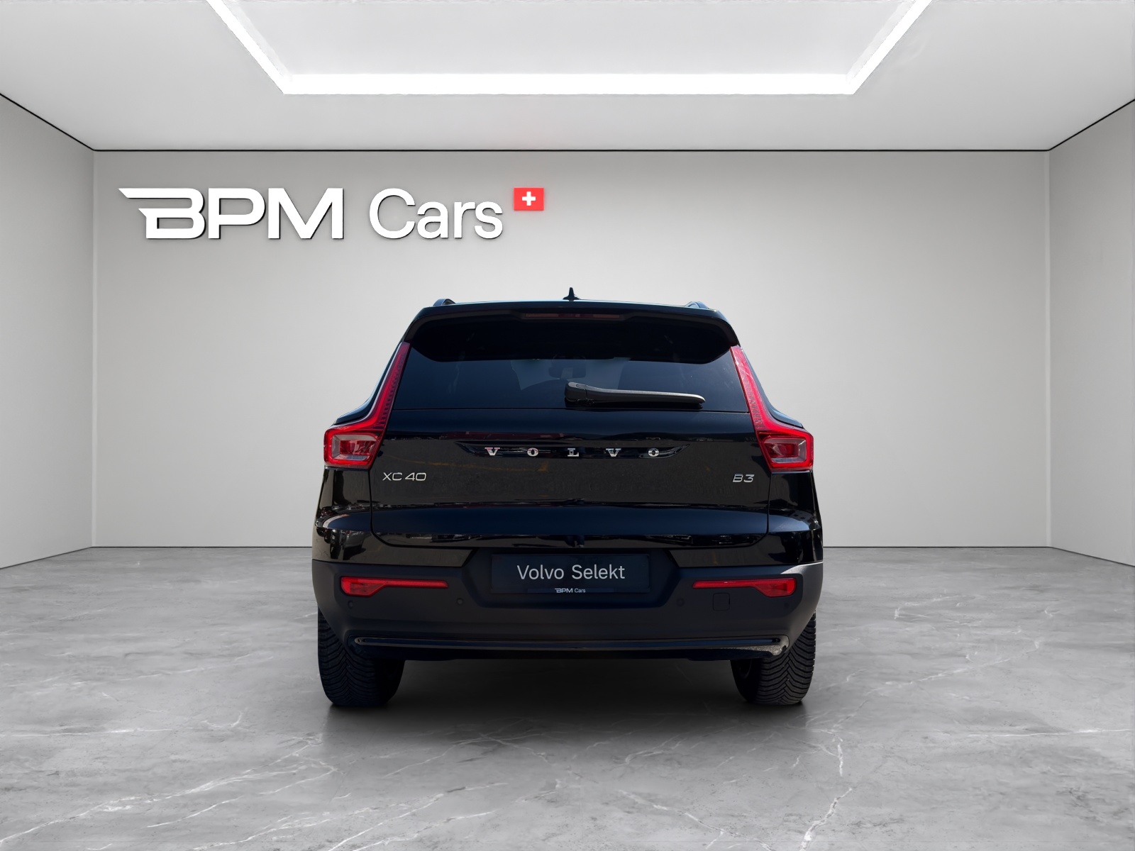VOLVO XC40 2.0 B3 MH Plus Dark-image-2