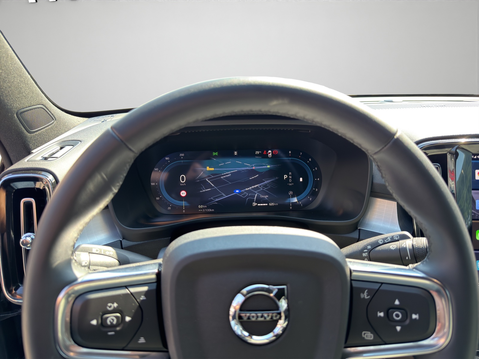 VOLVO XC40 2.0 B3 MH Plus Dark-image-14