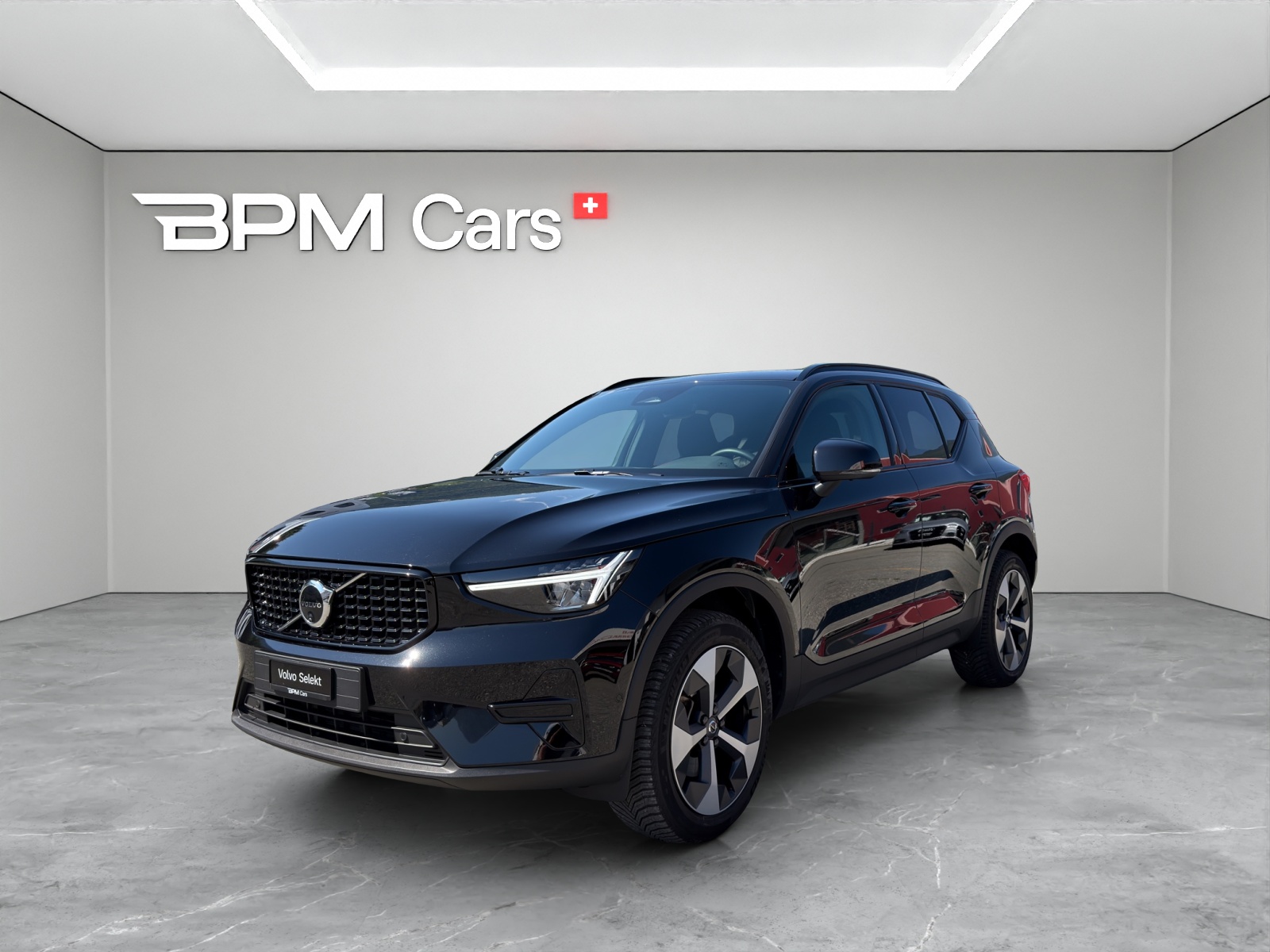VOLVO XC40 2.0 B3 MH Plus Dark-image-0