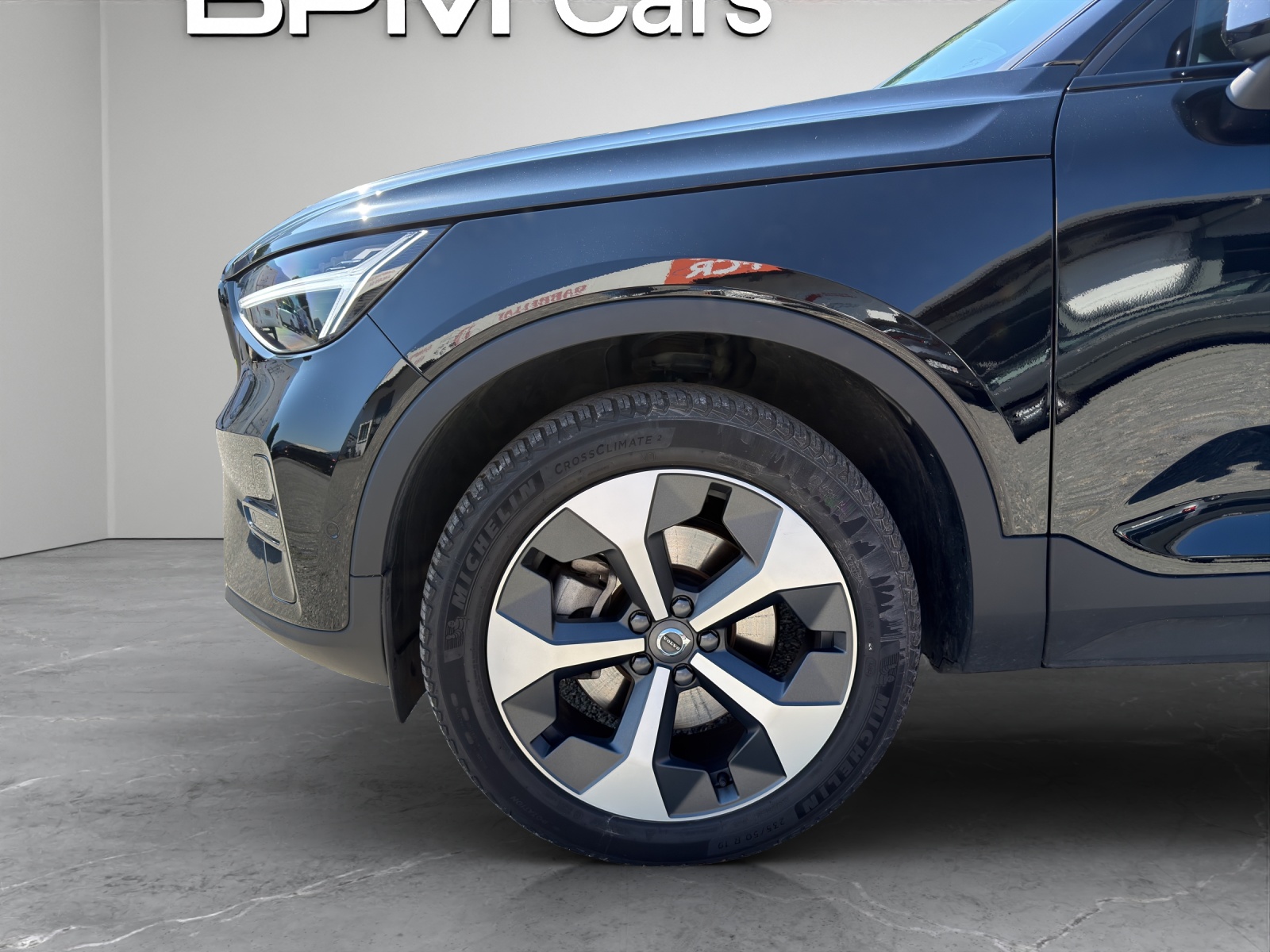 VOLVO XC40 2.0 B3 MH Plus Dark-image-7