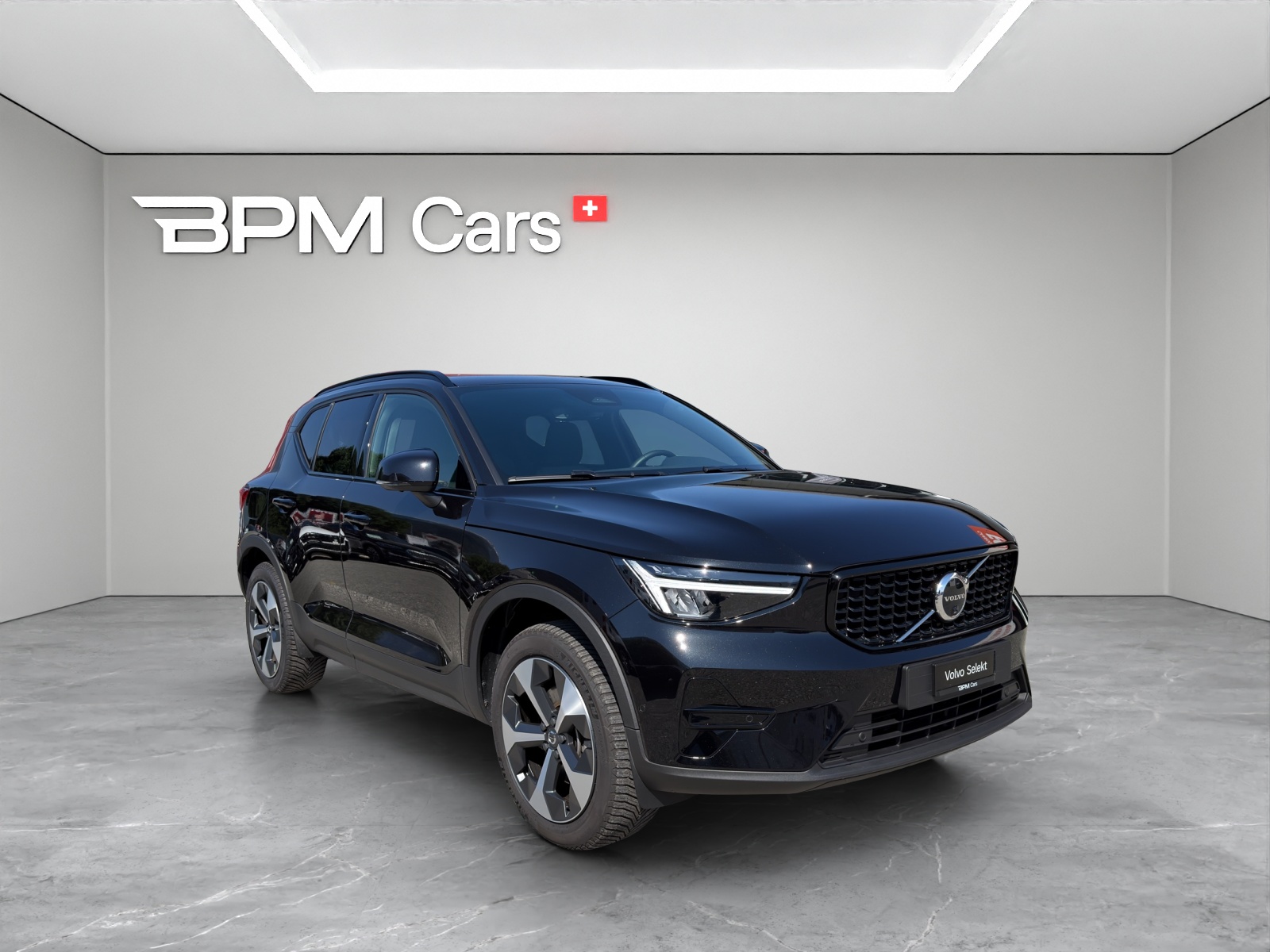 VOLVO XC40 2.0 B3 MH Plus Dark-image-6