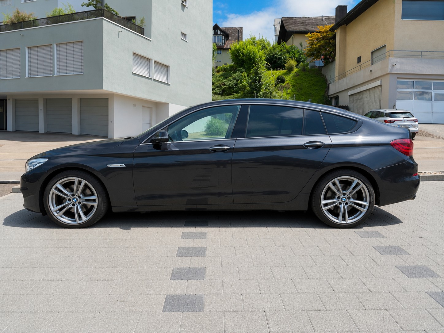 BMW 530d xDrive-image-2