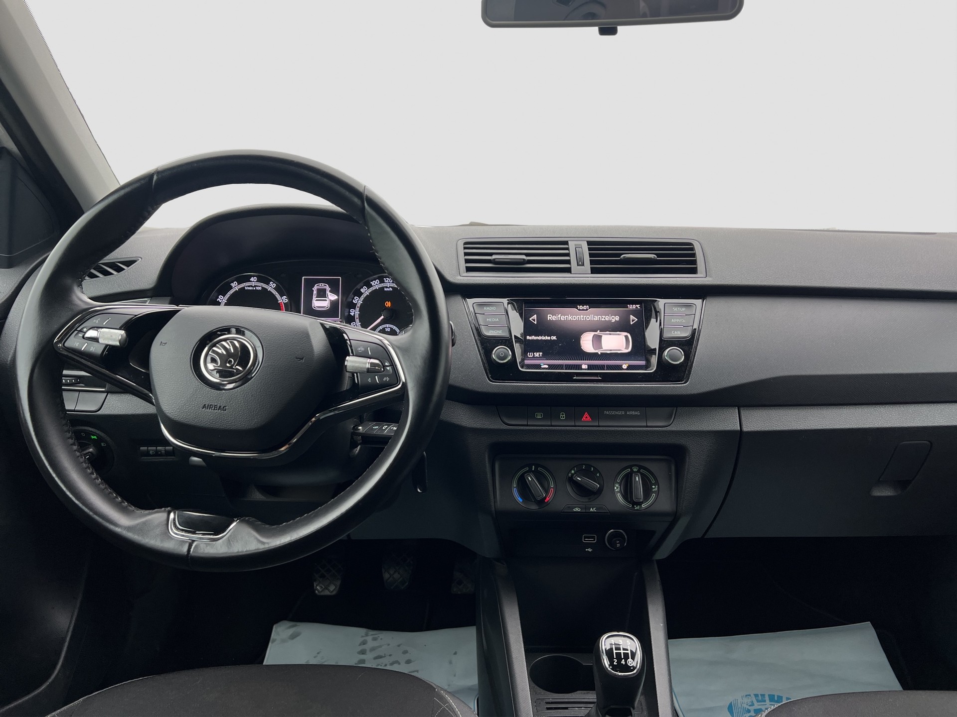 SKODA Fabia 1.0 MPI Ambition-image-9