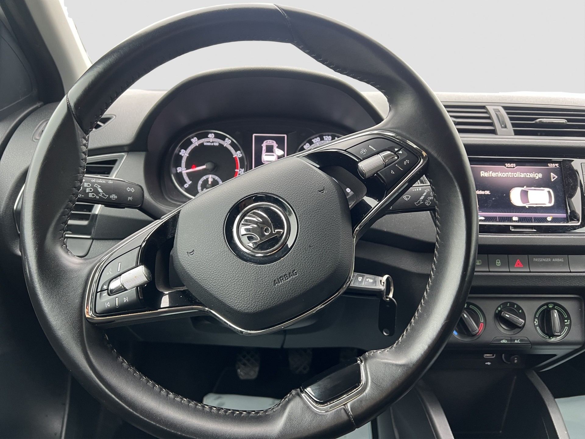 SKODA Fabia 1.0 MPI Ambition-image-1