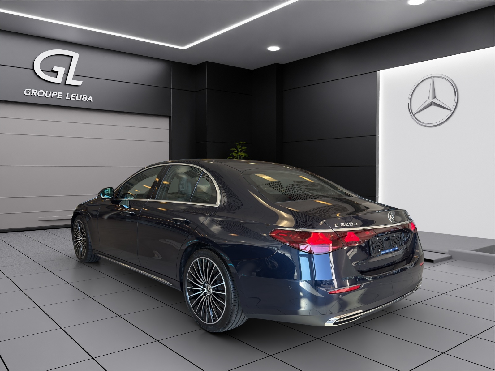 MERCEDES-BENZ E 220 d 4Matic 9G-Tronic-image-3