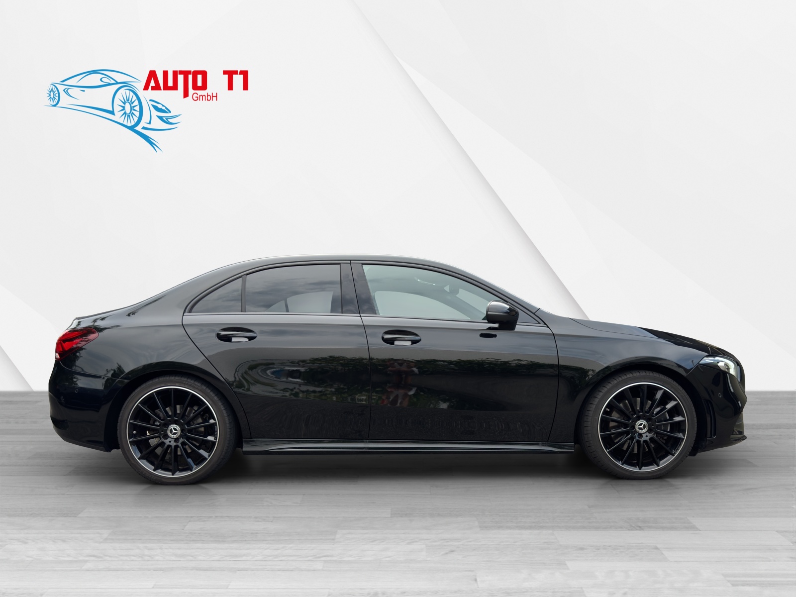 MERCEDES-BENZ A 220 AMG Line 7G-DCT 4Matic-image-6
