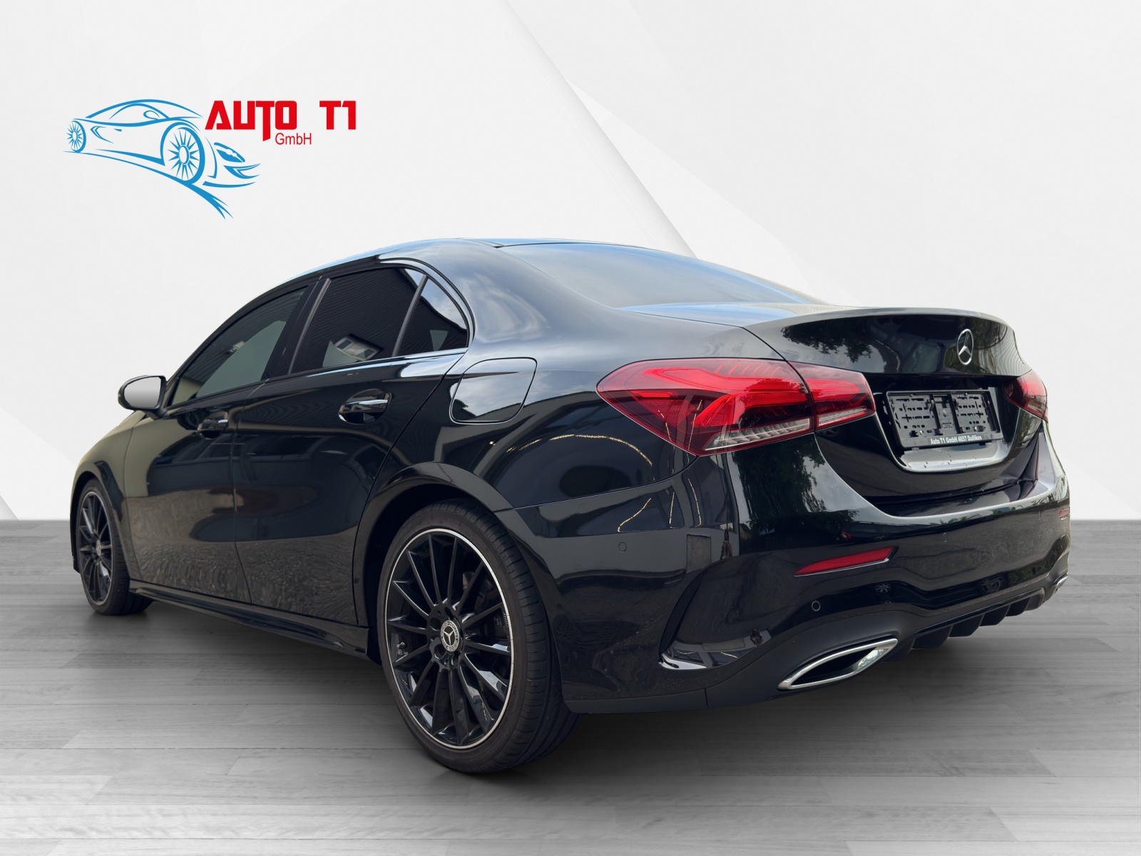 MERCEDES-BENZ A 220 AMG Line 7G-DCT 4Matic-image-3