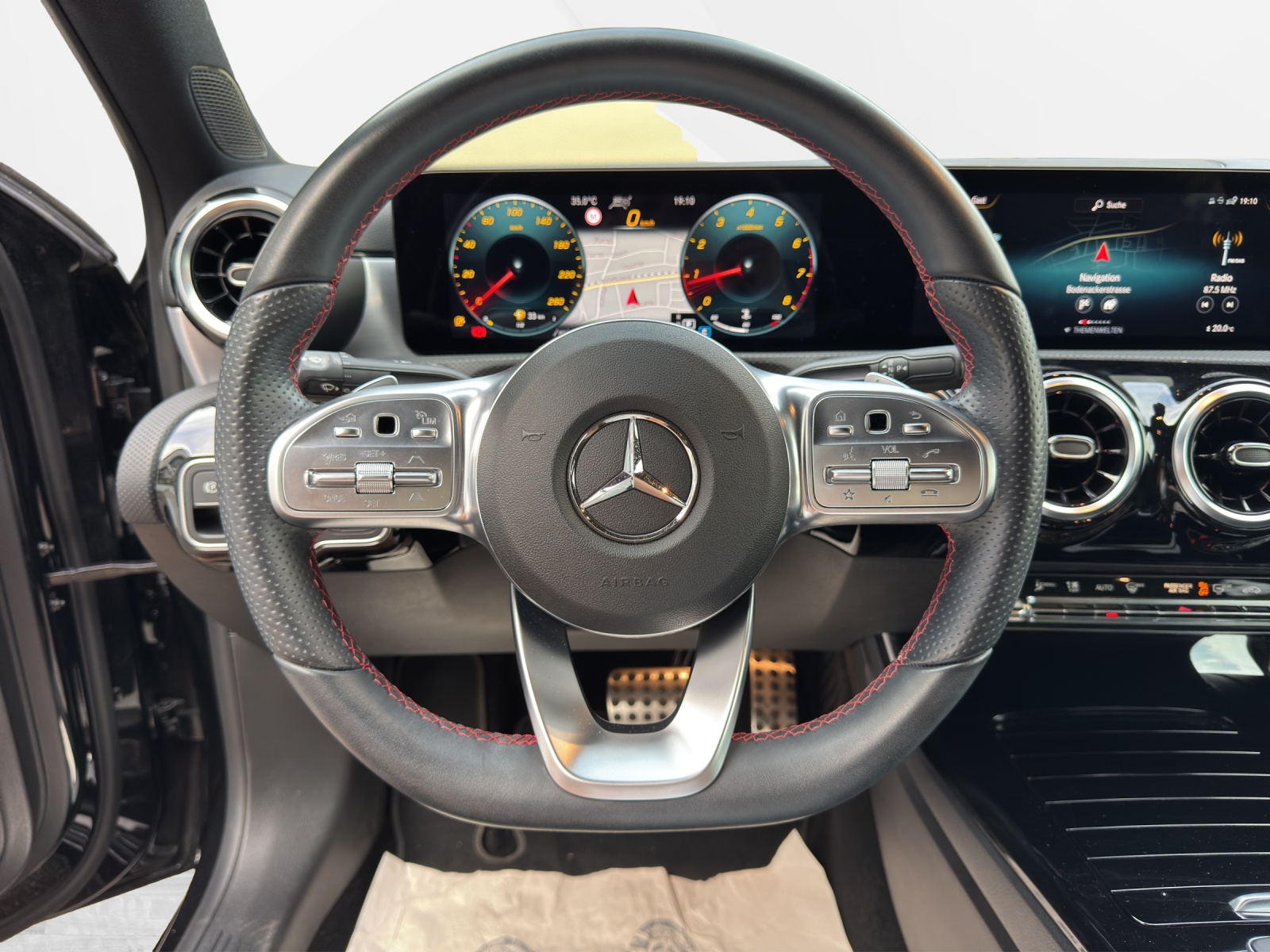 MERCEDES-BENZ A 220 AMG Line 7G-DCT 4Matic-image-9