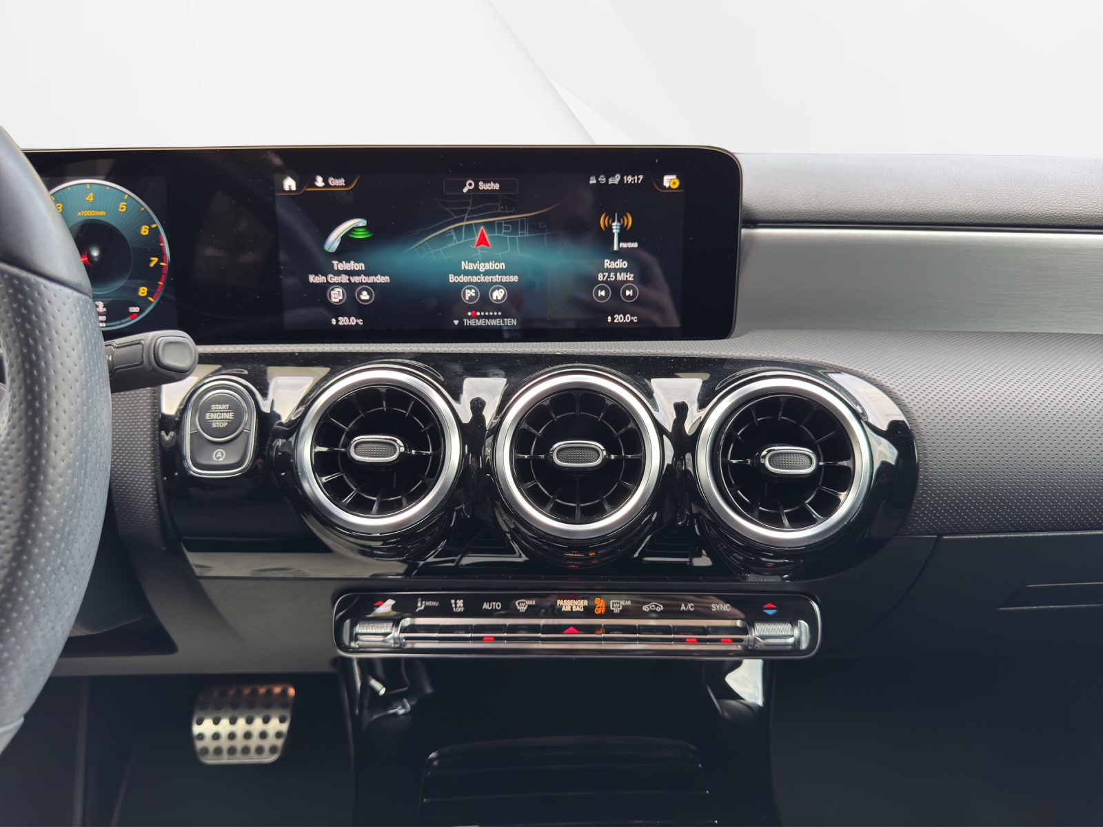MERCEDES-BENZ A 220 AMG Line 7G-DCT 4Matic-image-12